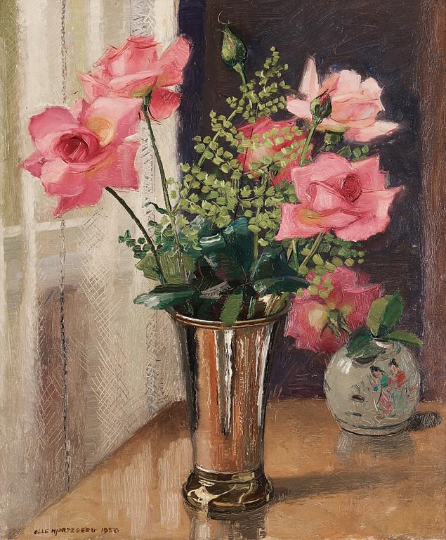 Olle Hjortzberg, Roses in a silver vase.