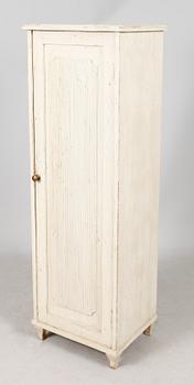 KOLONNSKÅP, gustaviansk stil, 1800-/1900-tal.