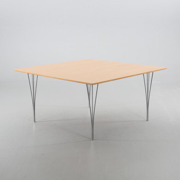 A FRITZ HANSEN TABLE. MADE IN DENMARK 1983.