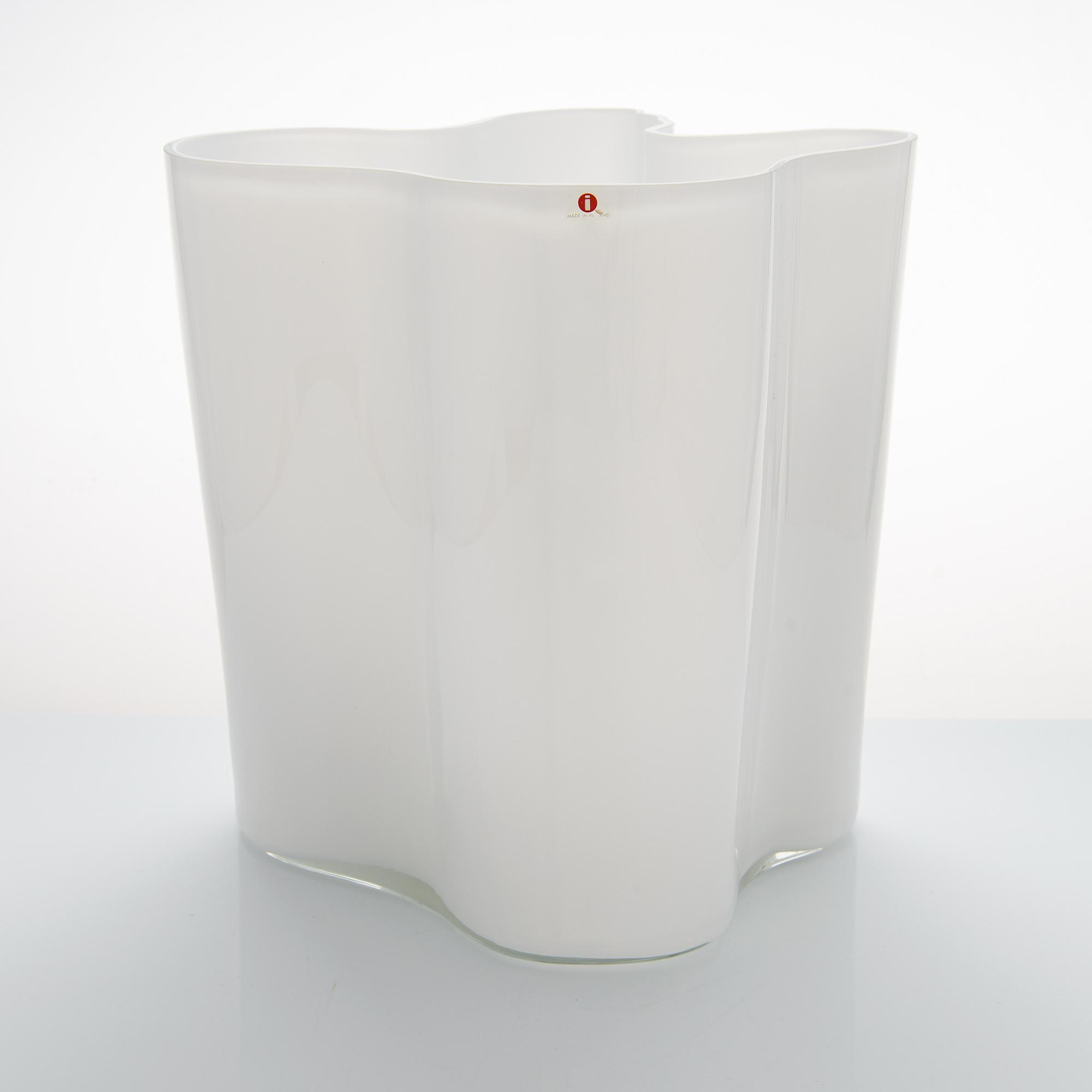 Alvar Aalto, vas, 3031, signerad Alvar Aalto 9/1985.