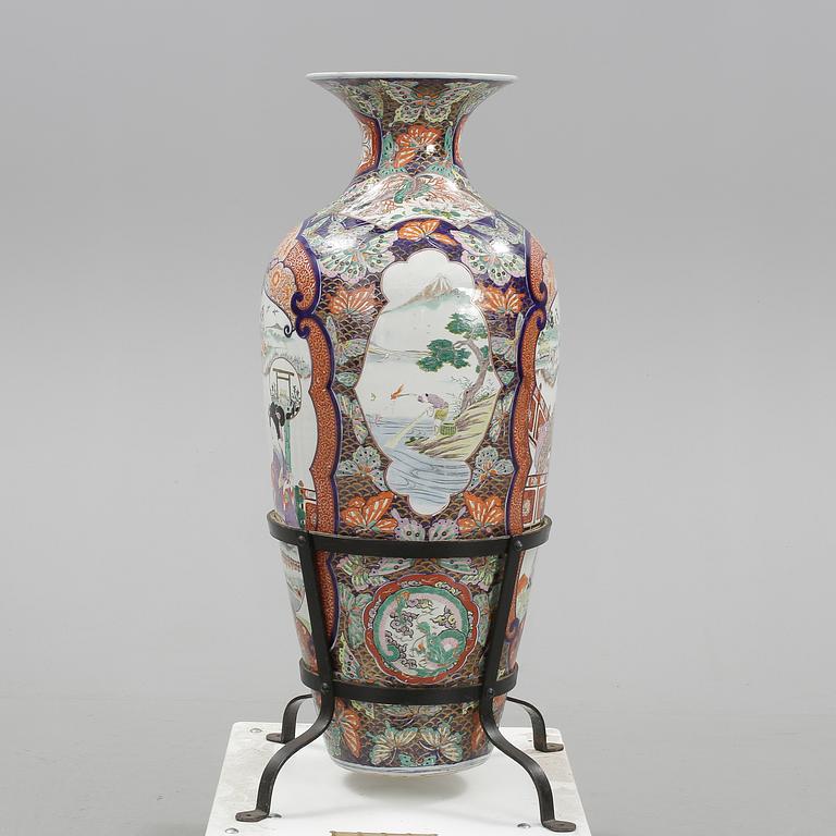 GOLVVAS, porslin, imari, Japan, 1800-tal.