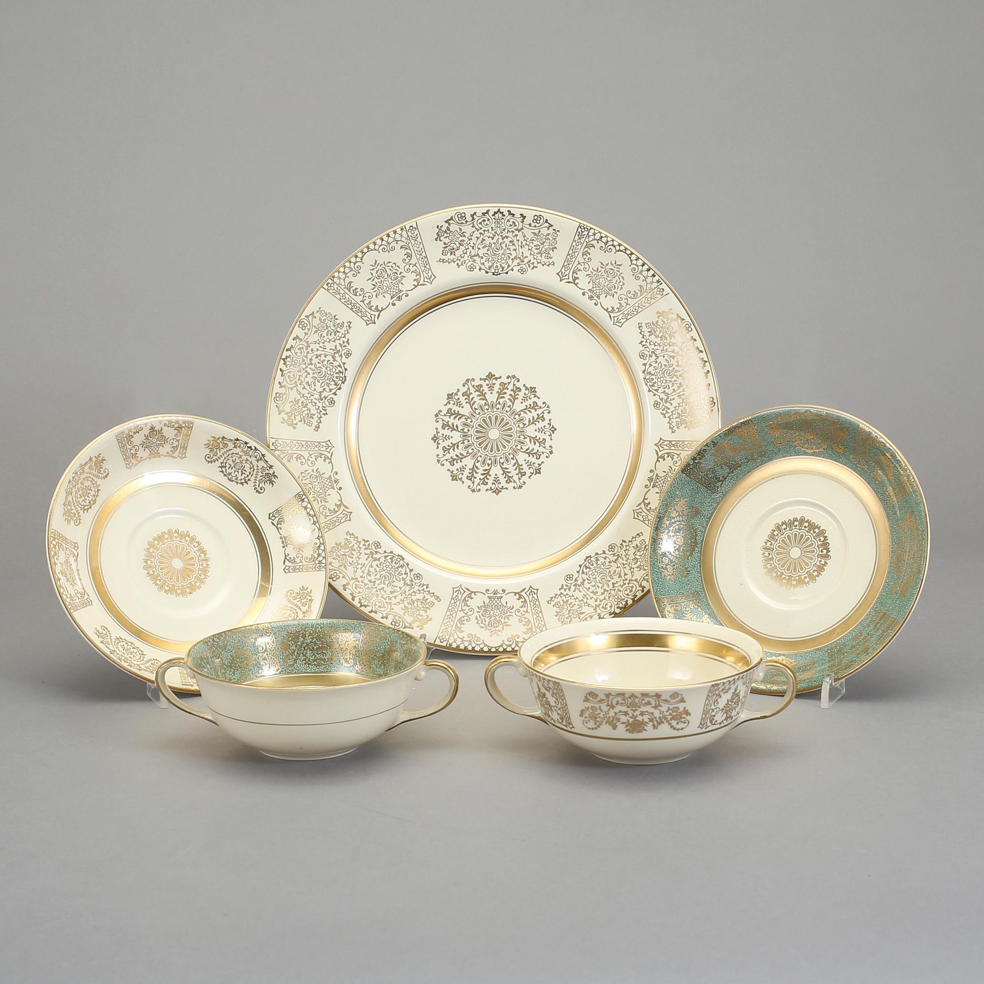 SERVIS, 33 delar, porslin, "Victorian", Johnson Bros, England, 1900-talets andra kvartal.