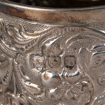 DRYCKESKÄRL, 3 st, silver, England 1857-1897. Vikt ca 408 g.