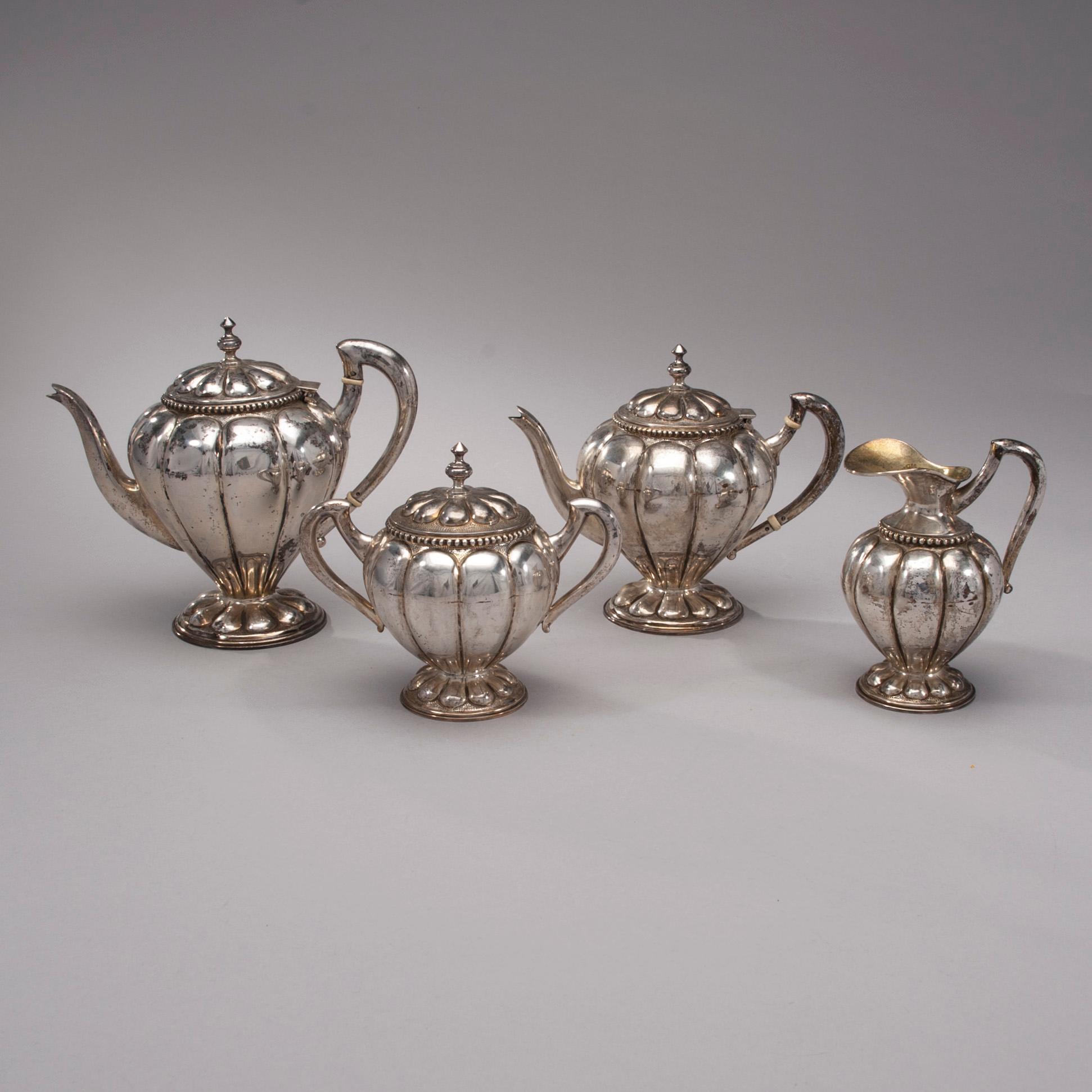 TESERVIS, 4 delar, silver, utländska stämplar, 1900-talets första hälft. Totalvikt 1702 g.
