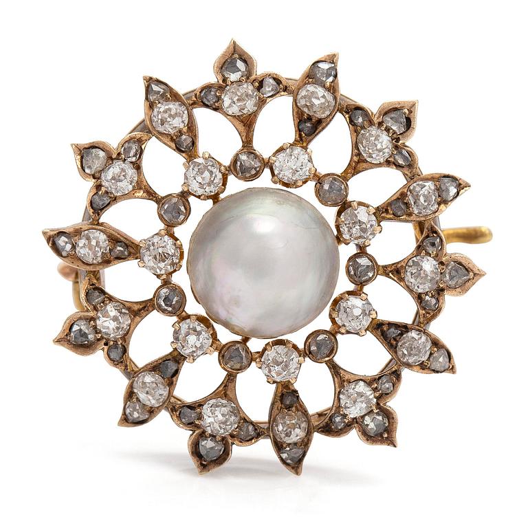 Brosch, 14K guld med gammal- och rosenslipade diamanter samt odlad pärla, Ryssland.