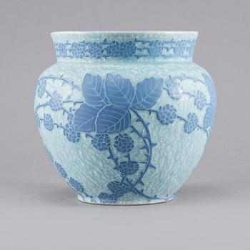 YTTERFODER, flintgods, "Sgarfitto", Elsa Engström, Gustavsberg, 1916.