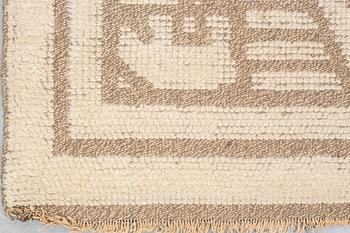 matto, knotted pile in relief, ca 187,5-189,5 x 96,5-100 cm, signed and dated S.K.L.H. 1945 at the back.