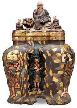 40. A massive Japanese jar with cover, ca 1900.