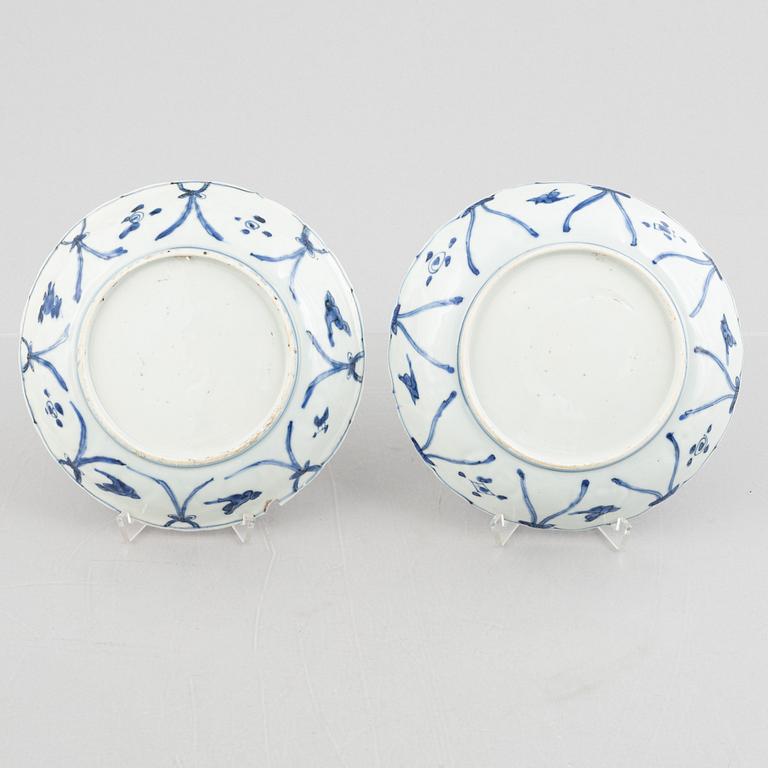 Two similar Chinese blue and white porcelain dishes, Ming dynasty, Wanli (1572-1620).
