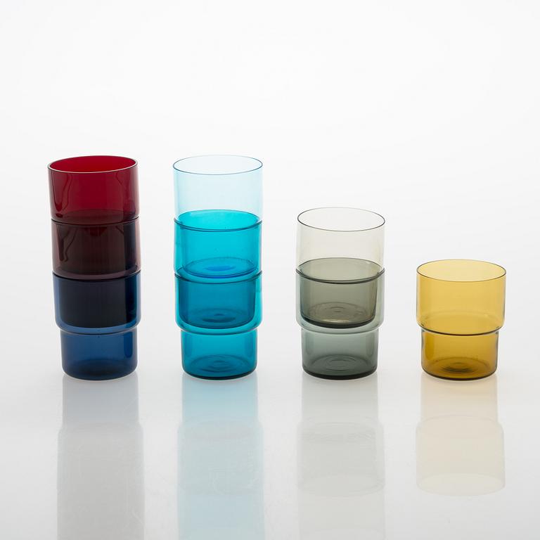 Saara Hopea, basket with a 10-piece glassware set, Nuutajärvi. Design year 1952.