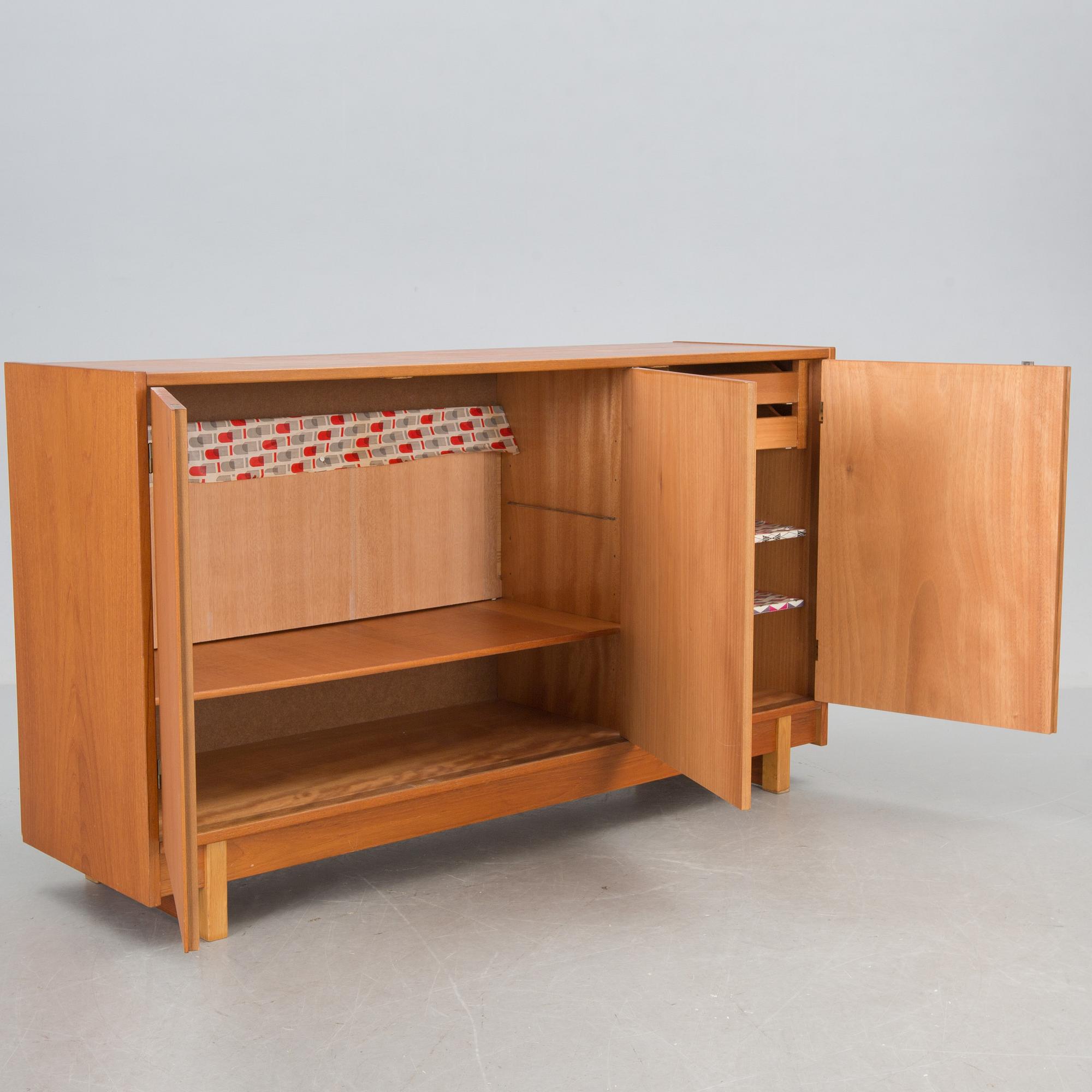 SIDEBOARD, 1900-talets mitt.