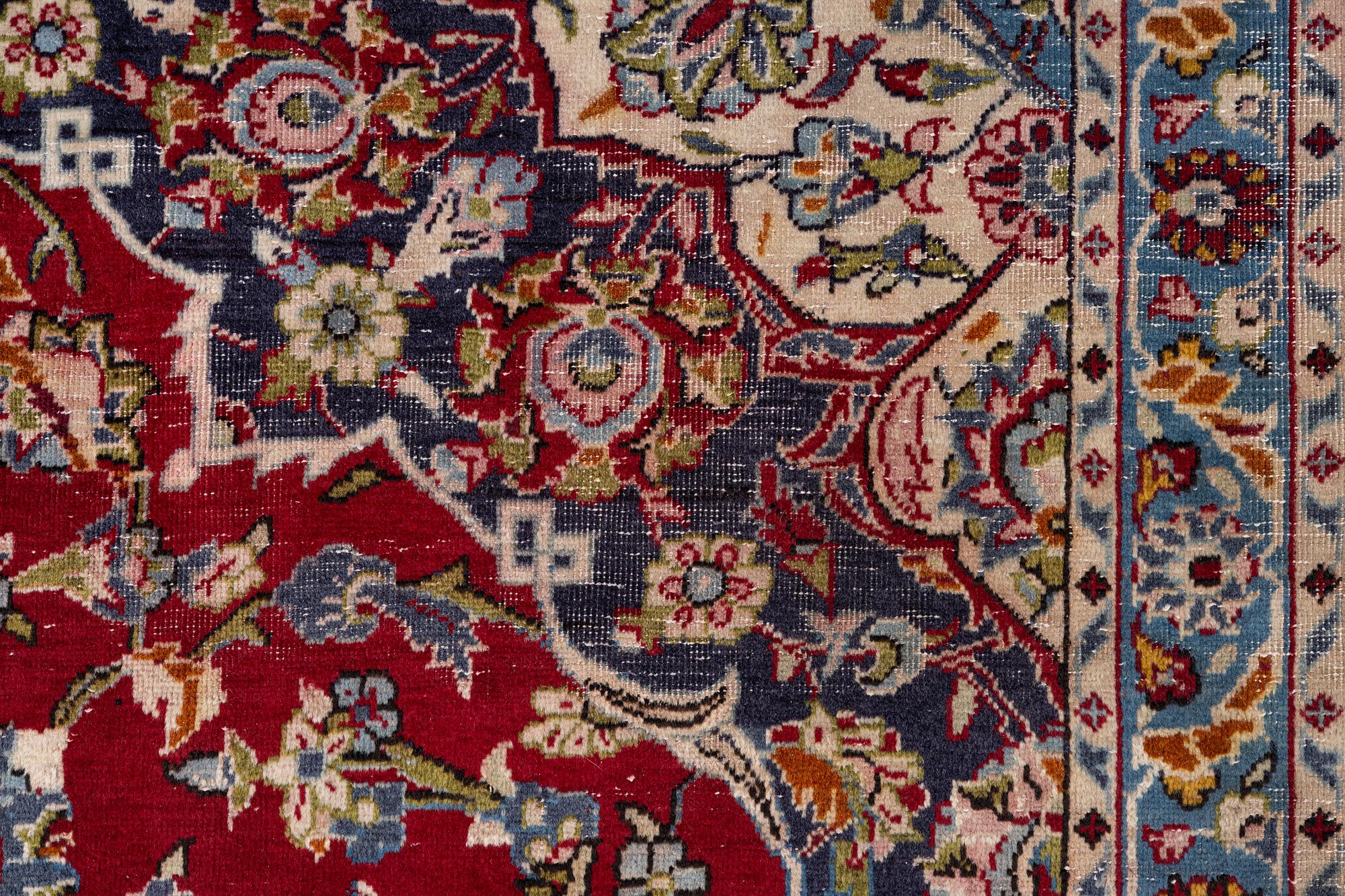 An oriental carpet, a. 419 x 295 cm.