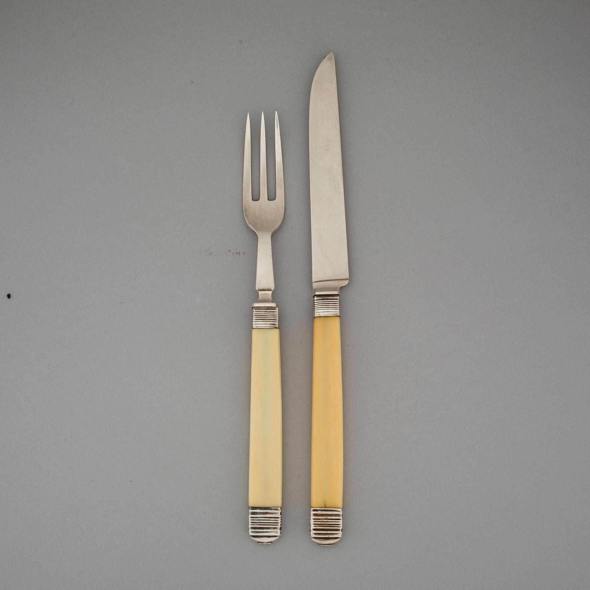 BESTICKSERVIS, 22 delar. Silver. Bland annat Martin, Hall & Co, Sheffield, 1885-90.