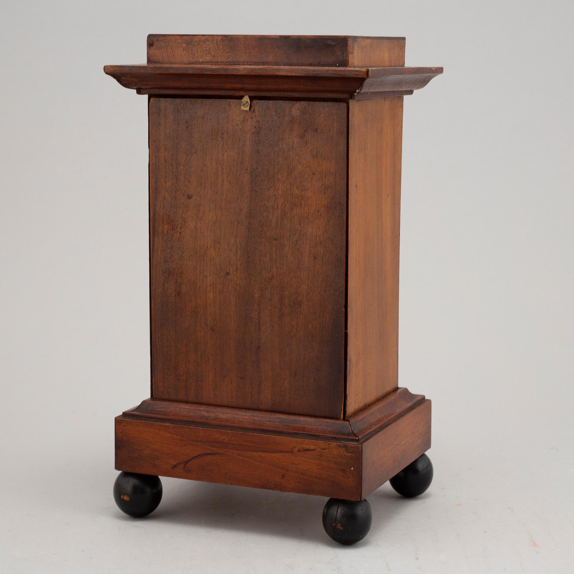 An Empire mantel clock, early 19th Century.