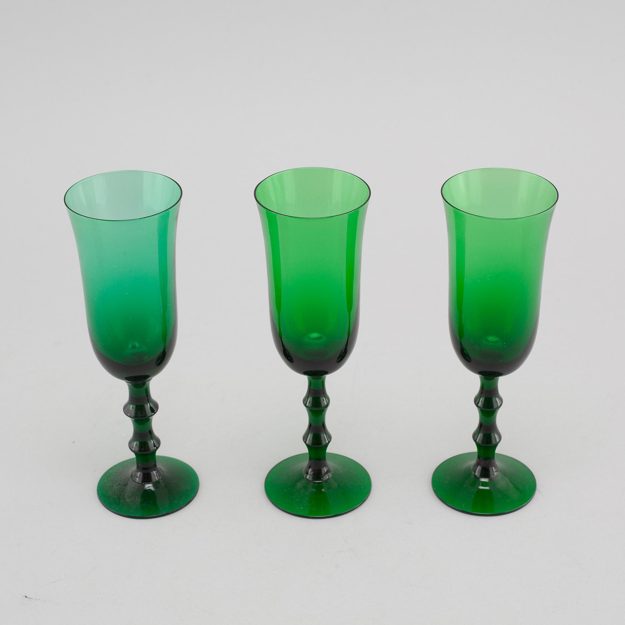 16 wine glases by Simon Gate, Orrefors, end 20th century.
