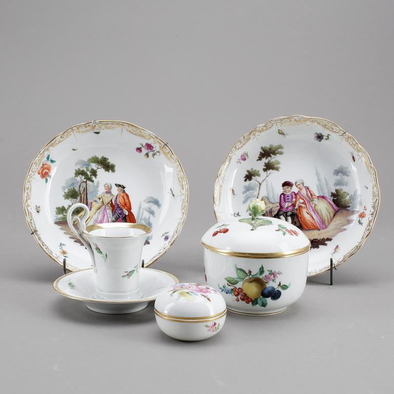 PARTI MEISSEN, delar porslin, Tyskland, 1800-tal samt tidigt 1900-tal.