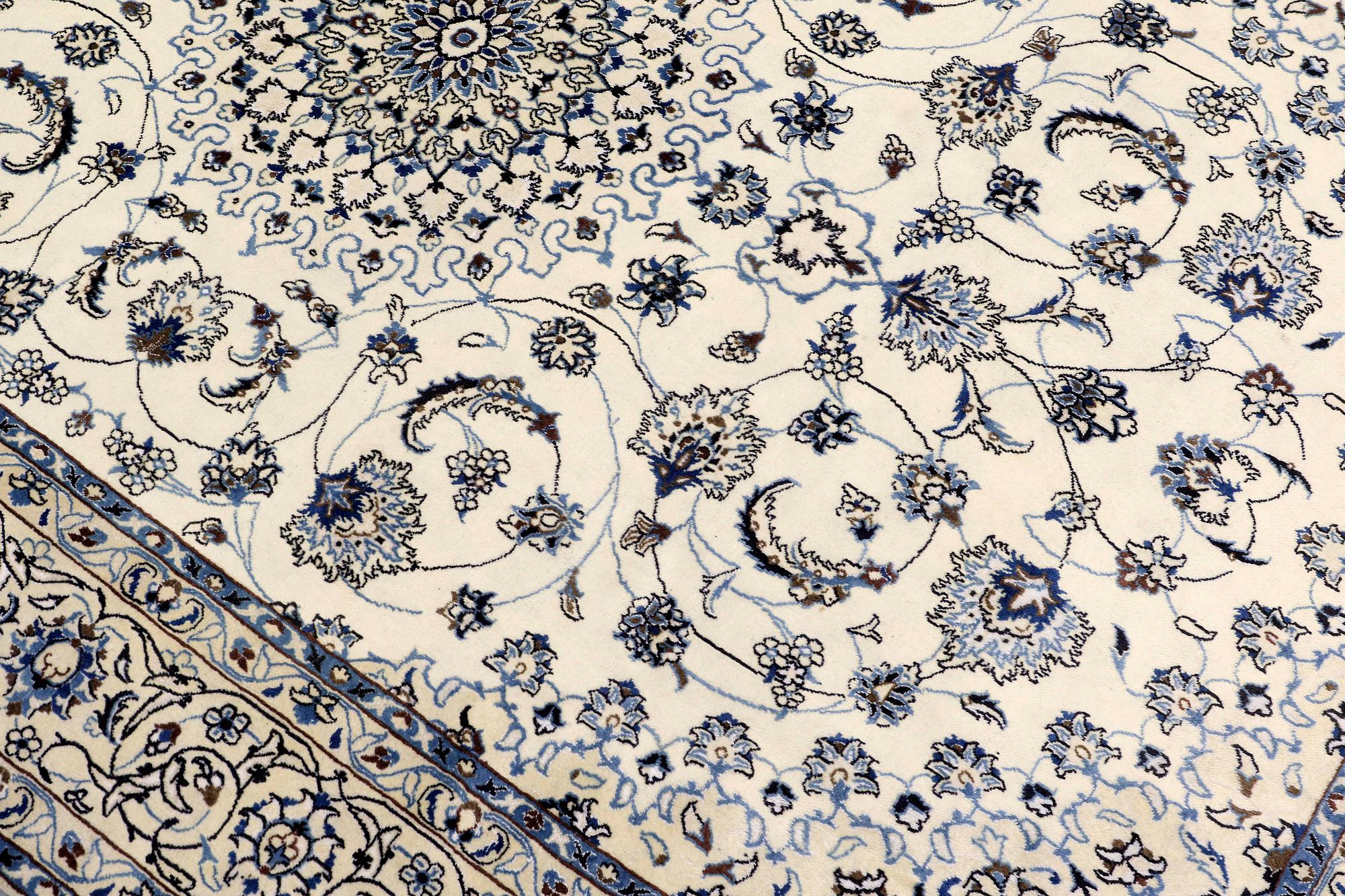 Matta, Nain part silk, sk 9LAA, ca 500,000 knutar/kvm, 296 x 191 cm.