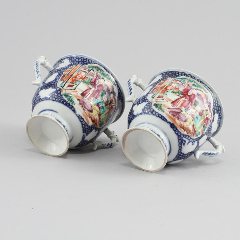 KOPPAR, ett par, porslin, Kina, Jiaqing, (1796-1820).