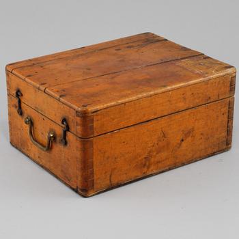 VÅGINSTRUMENT, 3 delar, mässing, omkring år 1900.