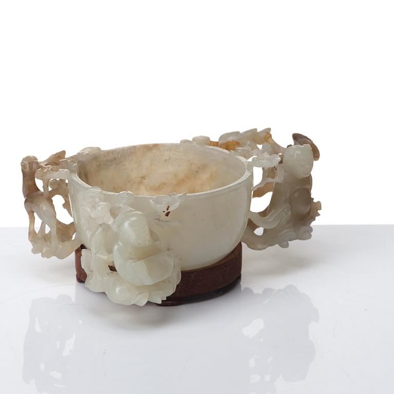A nephrite bowl, Qing dynasty, 19th Century.
