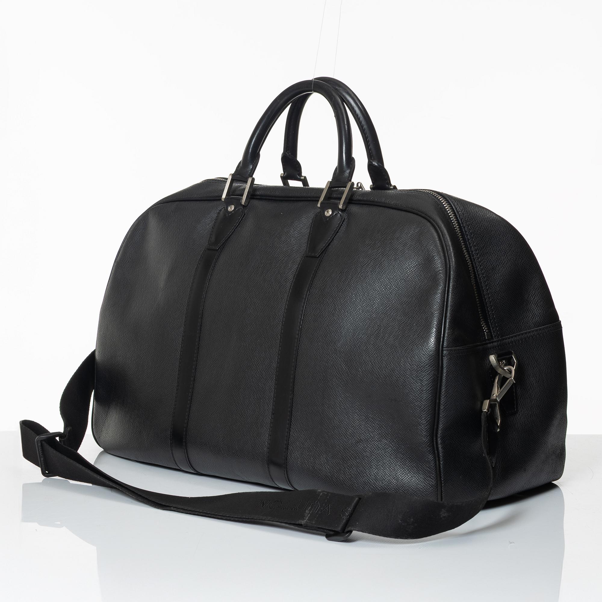 Louis Vuitton, weekendväska, "Taiga Kendall PM".