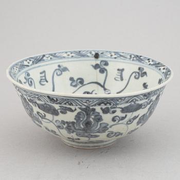 A group of four blue and white bowls, Ming dynasty (1368-1644).