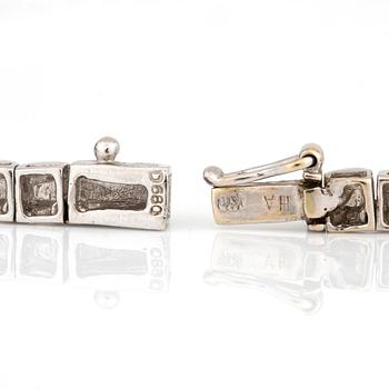 COLLIER med briljantslipade diamanter.