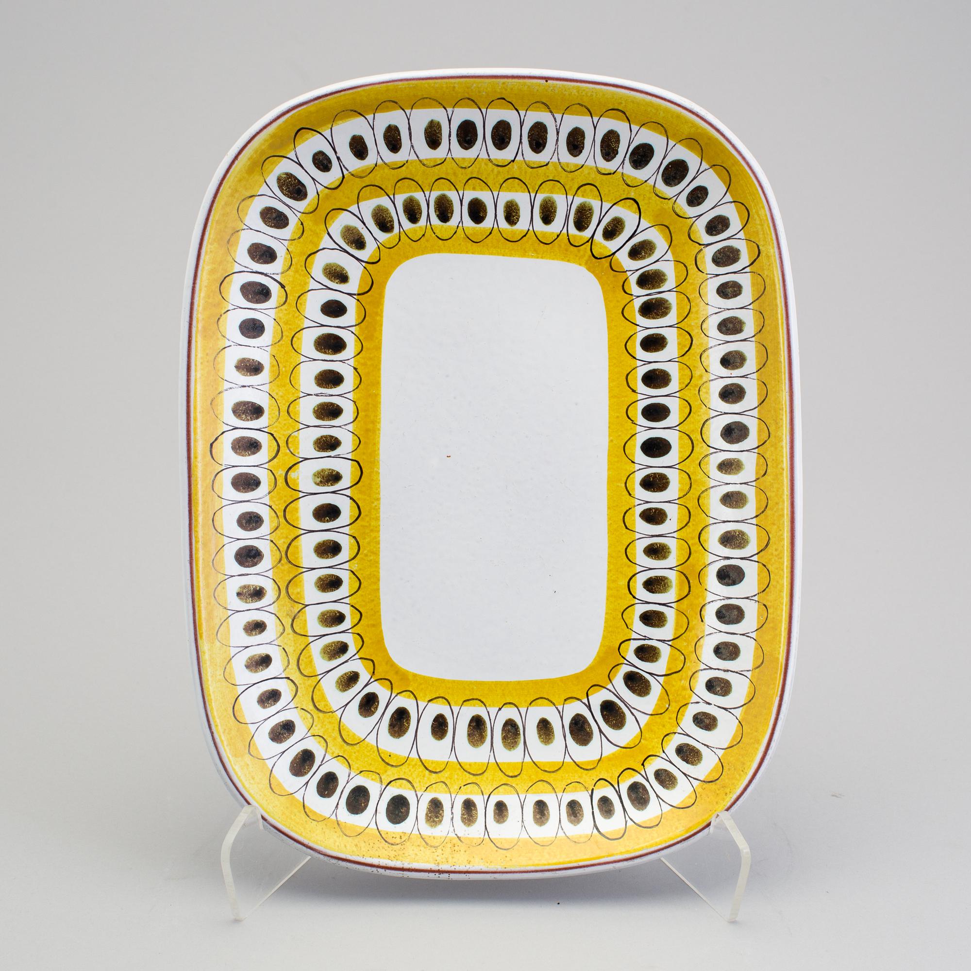 STIG LINDBERG, a faience dish, Gustavsberg 1950s.