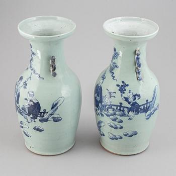 Two Chinese vases, early 20th Century.