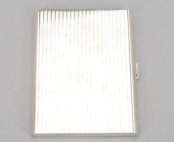 CIGARETTETUI, silver. Statsbesöksgåva av Kung Boudouin I och drottning Fabiola av Belgien. Vikt 136 g.