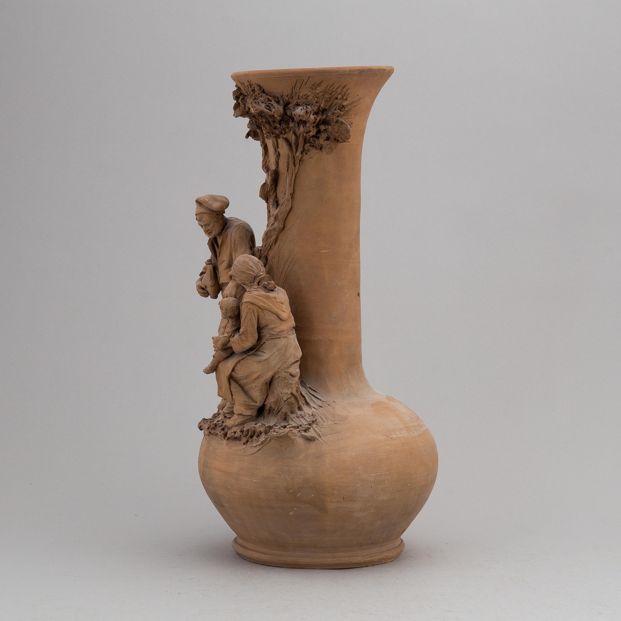 GIUSEPPE VACCARO CALTAGIRONE, skulptur med vas, terracotta, signerad.