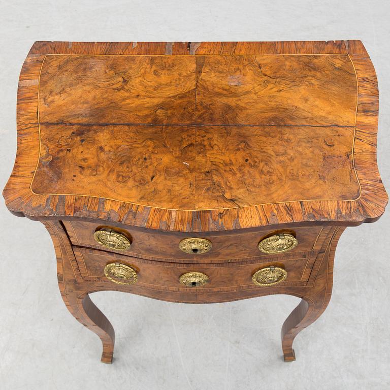 CHEST OF DRAWERS, Louis XV-style, 20th century.