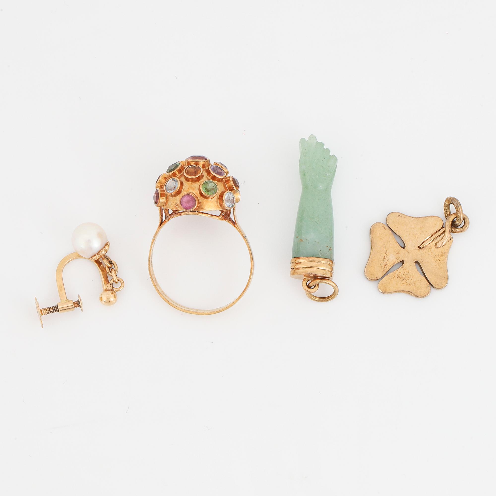Ring, two pendants and one earrings, 18K gold.