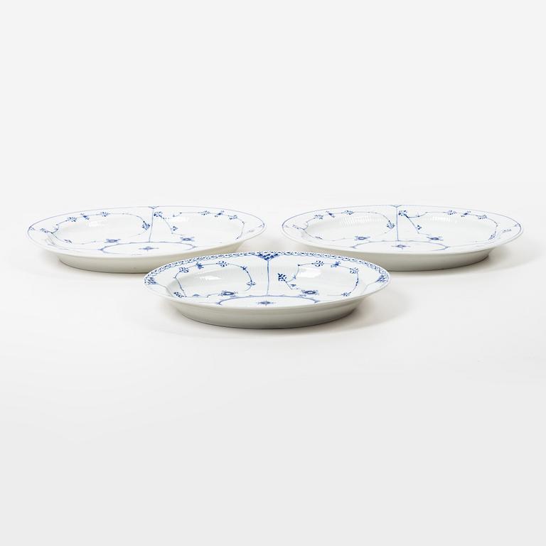 Three pieces of serving platters, porcelain, "Musselmalet", Royal Copenhagen, Denmark.