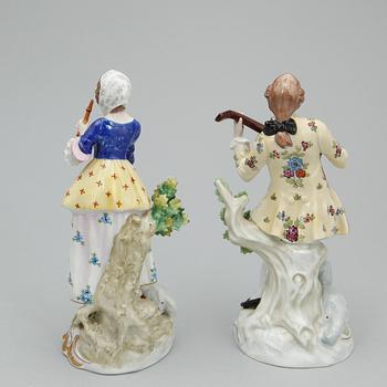 FIGURINER, ett par, porslin, bär märkning, 1900-tal.