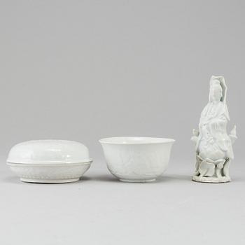 GUANYIN, ASK med LOCK och SKÅL, porslin. Qingdynastin, troligen 1600/1700-tal.