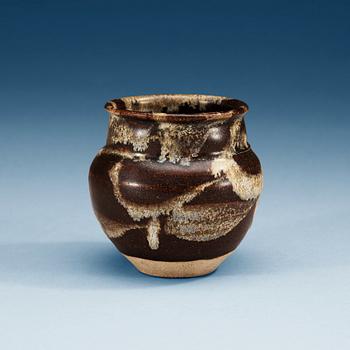 A phosphat glazed jar, Tang dynasty (618-907).