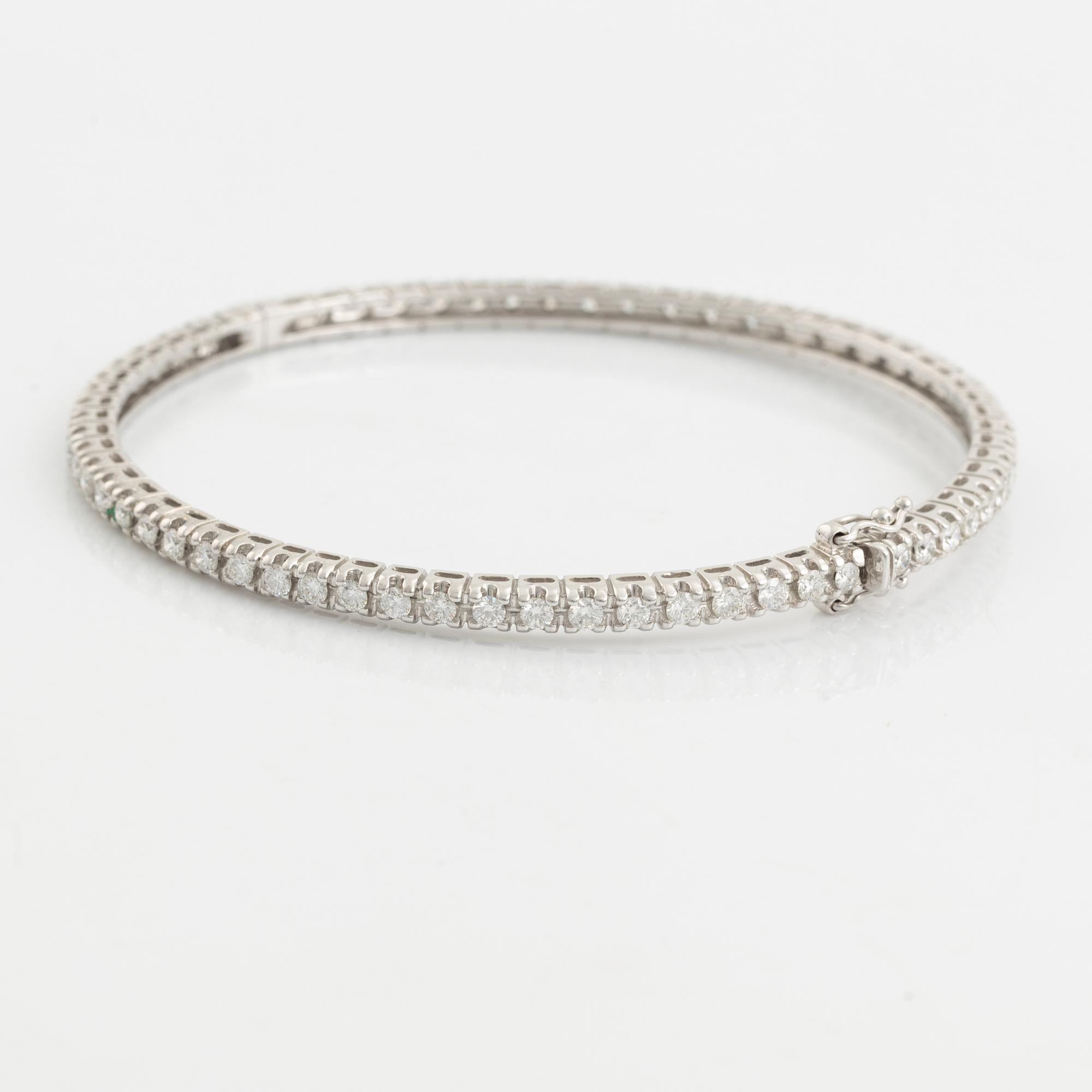 White gold bracelet with brilliant-cut diamonds.