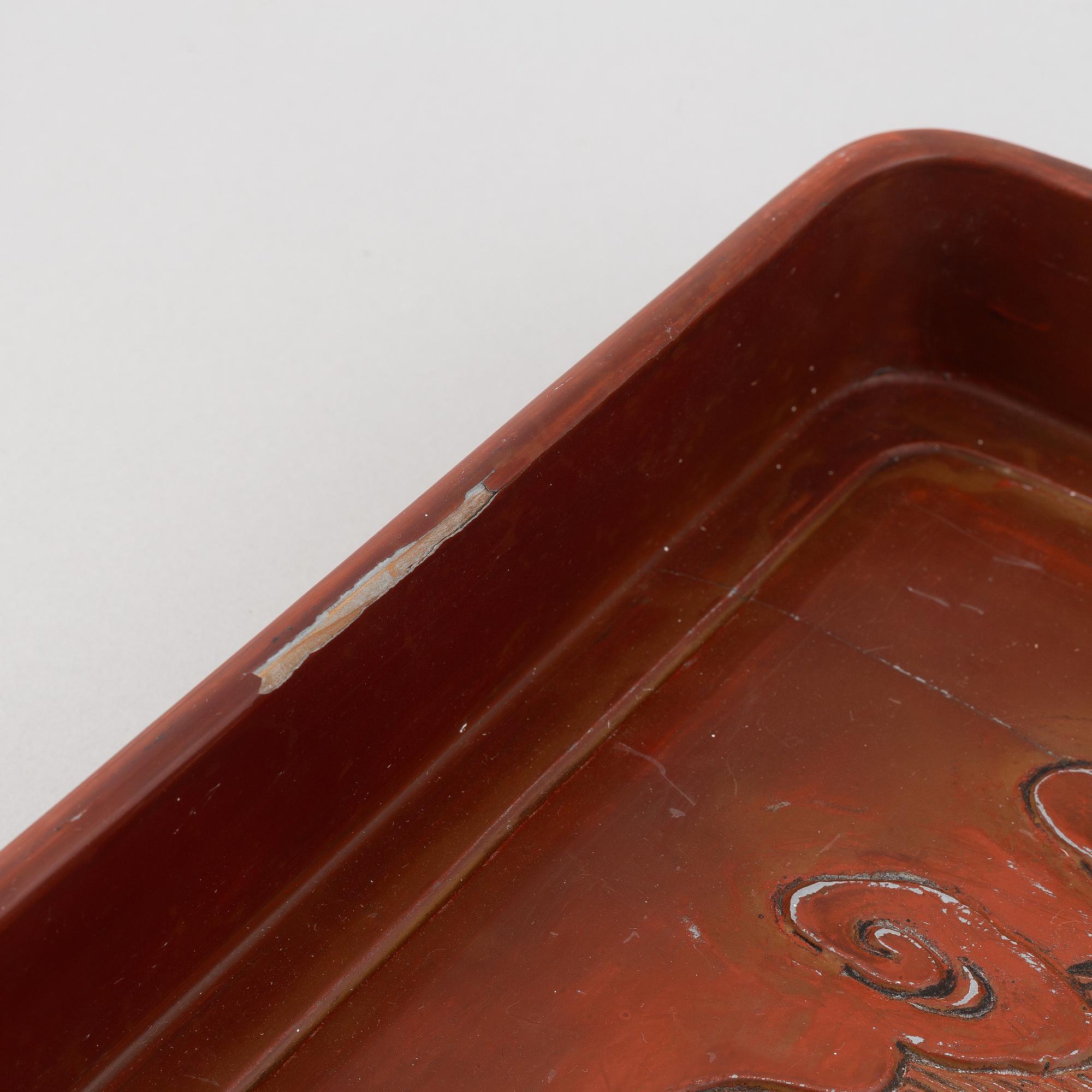 A Japanese lacquered tray, 20th century.