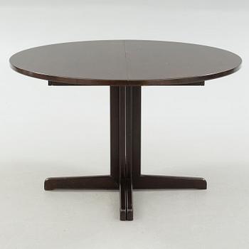 A diningroom furniture set of 7 pieces by Thonet from the second half of the 20th century.