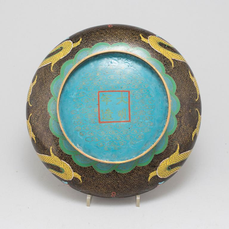 A large Chinese cloisonne bowl, early 20th century.