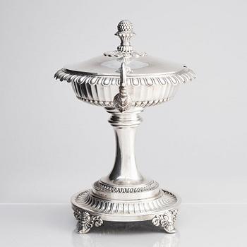 A Swedish Empire silver sugar bowl with lid, mark of Adolf Zethelius Stockholm 1833.