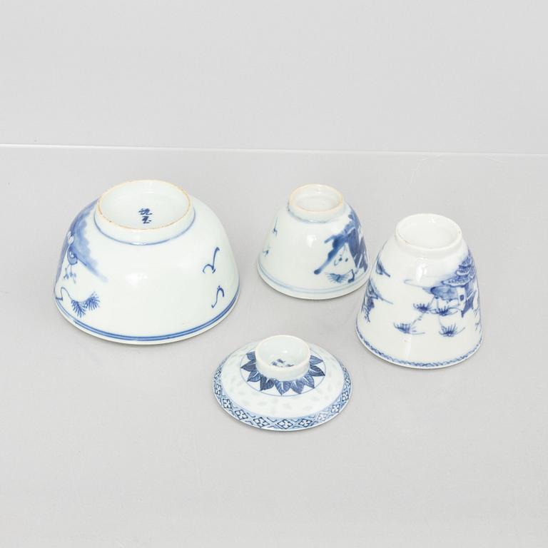 A set of 13 porcelain pieces, China, Qing dynasty, 18th century - early 20th century.