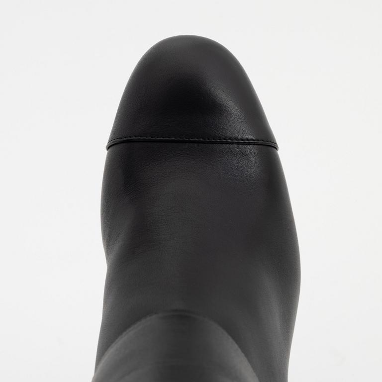 Chanel, a pair of leather boots, Fall/Winter 2020, size 37 1/2.