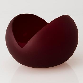 OIVA TOIKKA, a 'Luola' (Cave) glass sculpture signed Oiva Toikka Iittala 2010 24/50.