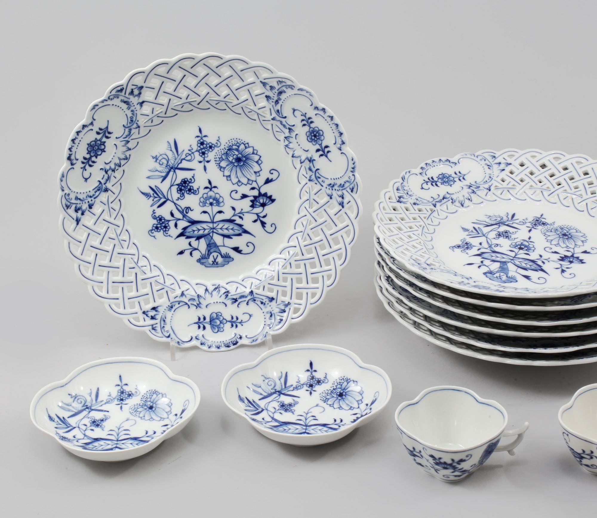 SERVISDELAR, 9 delar, porslin, "Lökmönstret", Meissen, 1900-tal.