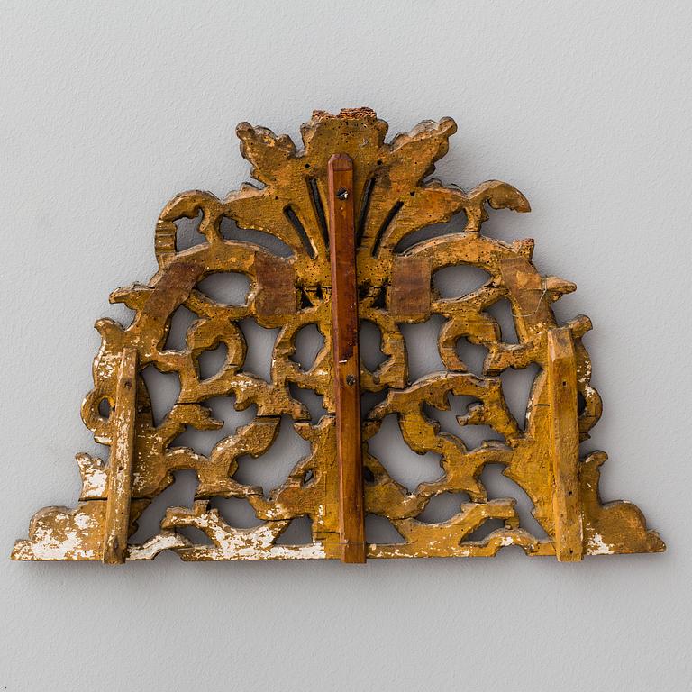 The top part of a Baroque mirror, early 18th century.