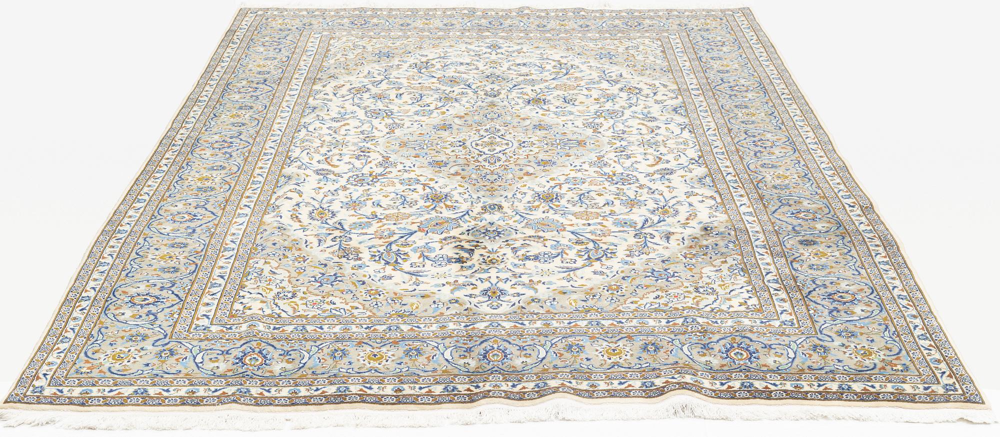 A carpet, Kashan, ca 310 x 205 cm.