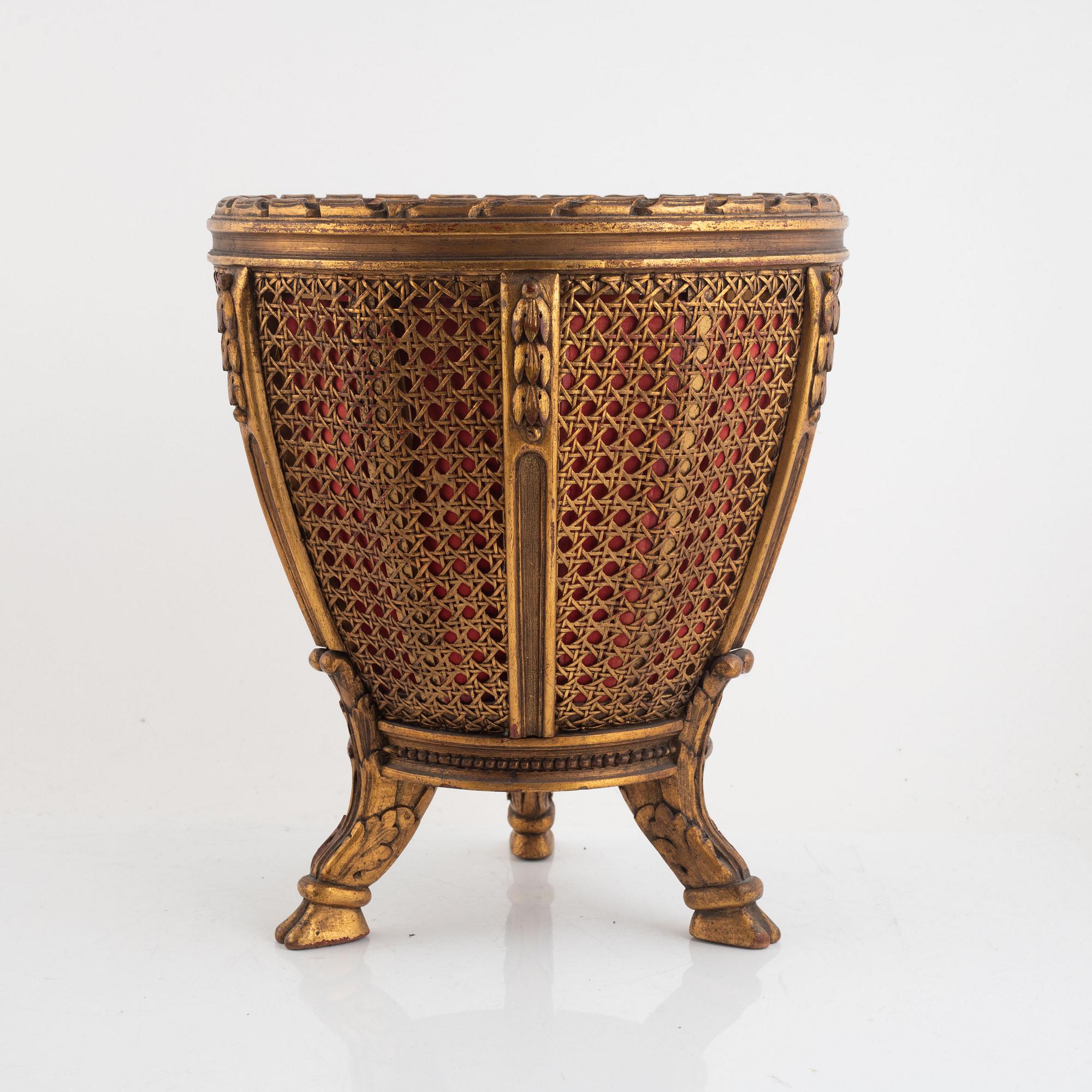 Korg, Louis XVI-stil, omkring år 1900.