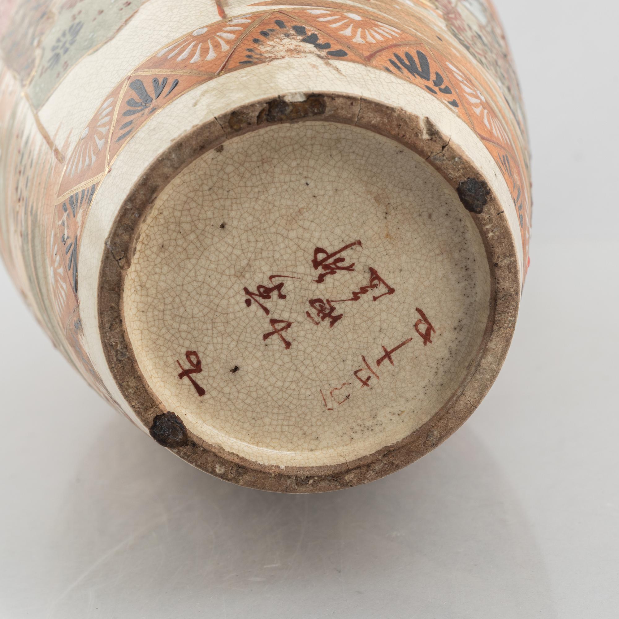 A Satsuma-ware vase, Japan,beginning of the 20th century.
